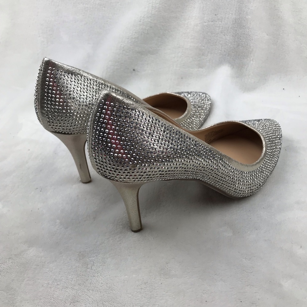 🆕 INC Rhinestone Pointed toe pumps gold 7.5M - Picture 4 of 8